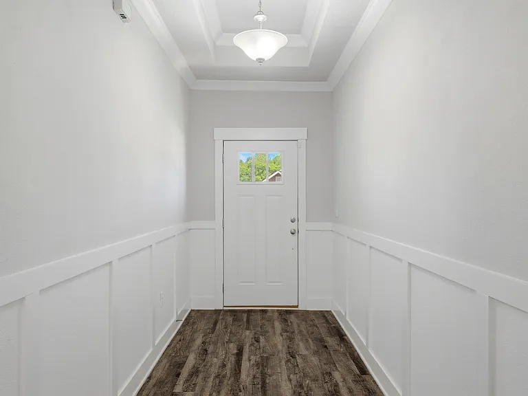 425 Pemberton Ln — Photo 5