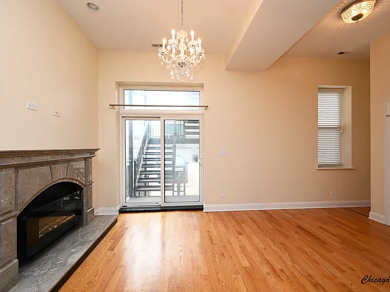 904 W Erie St #1R — Photo 2
