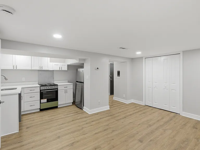 2388 Champlain St NW #1 — Photo 7