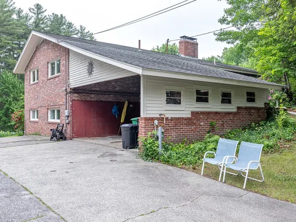 28 New Searles Road, Nashua, NH 03062