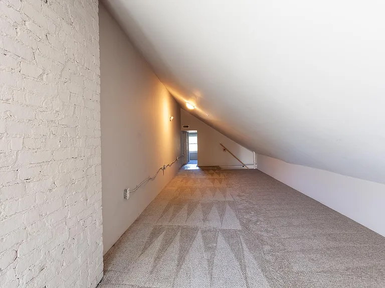 716 Gilbert St — Photo 18