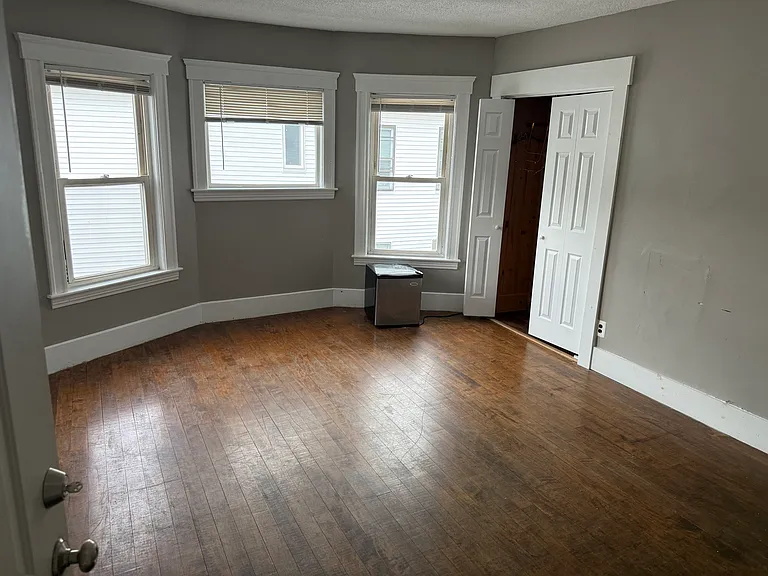 84 Florence St #3 — Photo 2