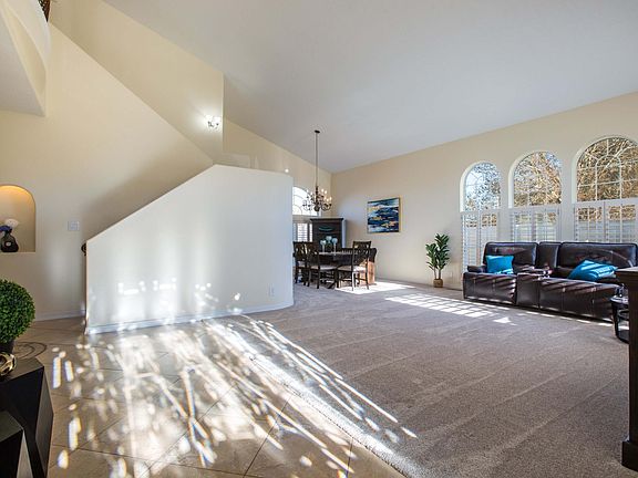 5th image of 3557 Newcastle Dr SE