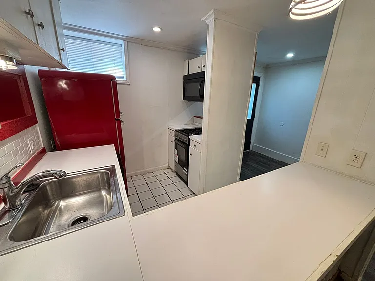 621 N Leverett Ave — Photo 6