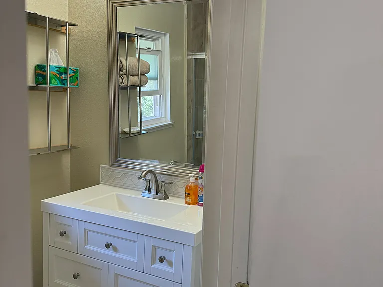 Bathroom vanity