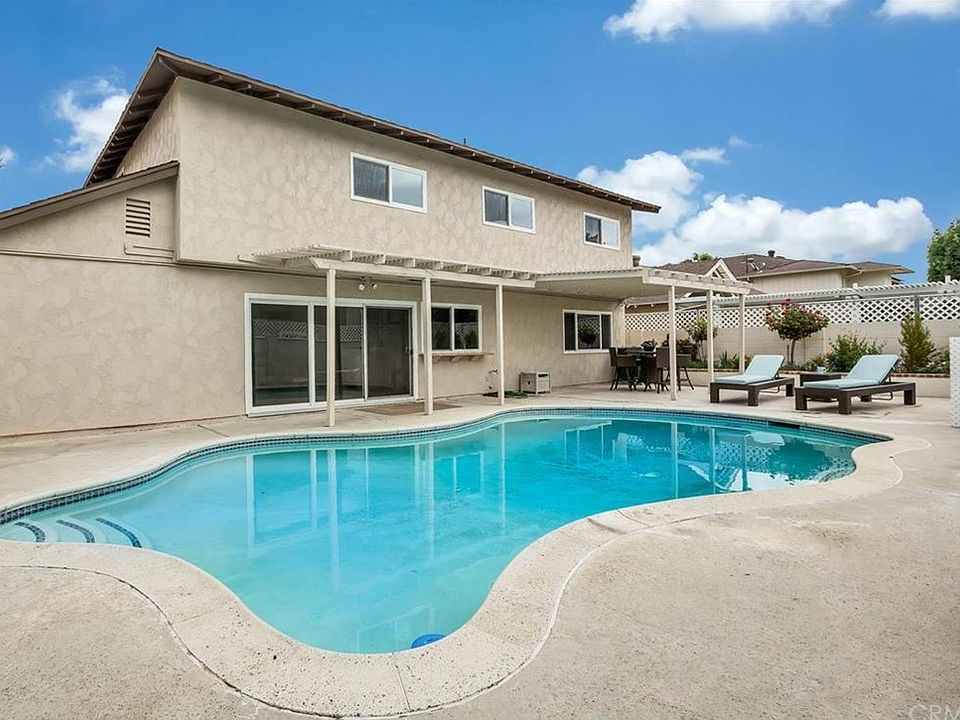 2nd image of 4214 Paseo De Plata