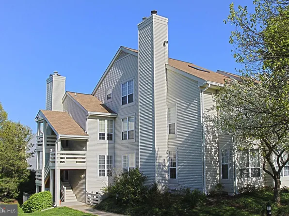 4501 Hazeltine Ct #E, Alexandria, VA 22312