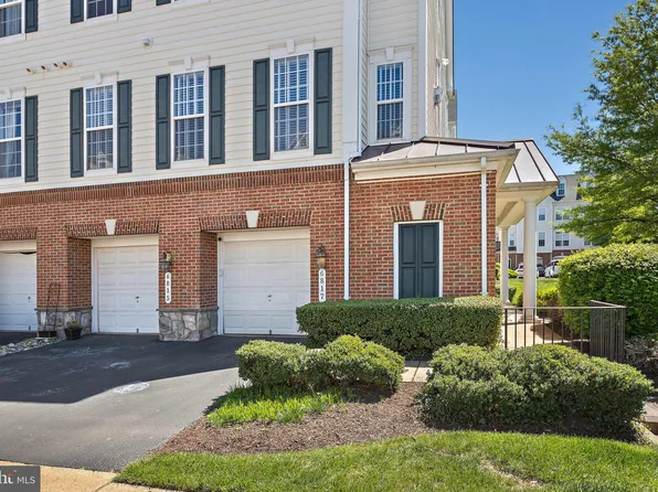 6817 Sabbarton Pl, Gainesville, VA 20155