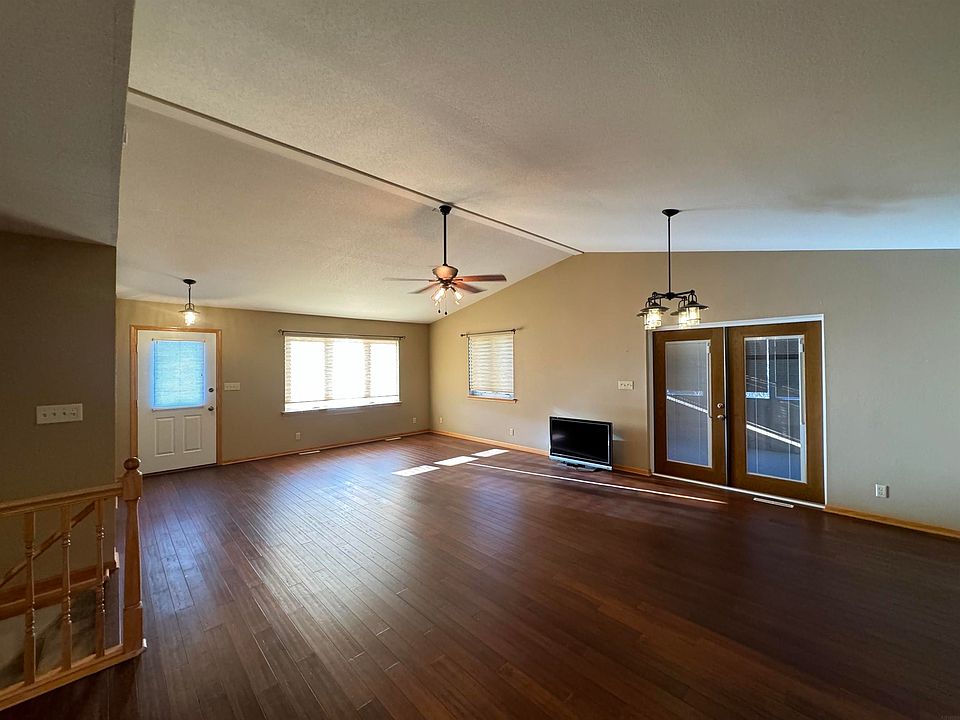 2nd image of 2014 Terrace Dr