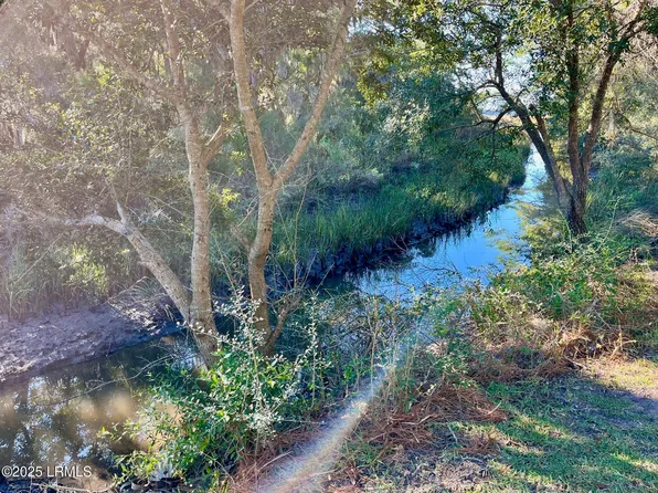 37 Little Creek Rd, Beaufort, SC 29907