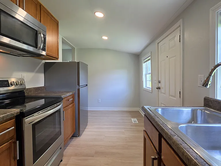 903 W 6th Ave — Photo 8