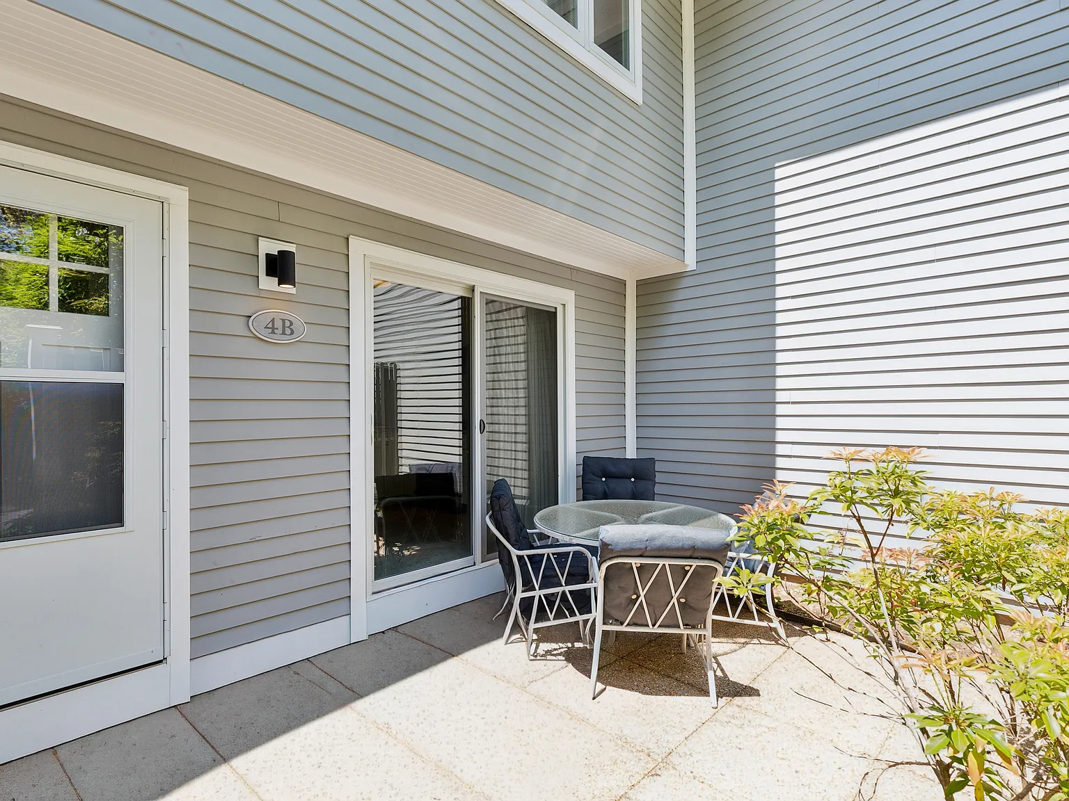 Serene Hamptons Retreat — Photo 2