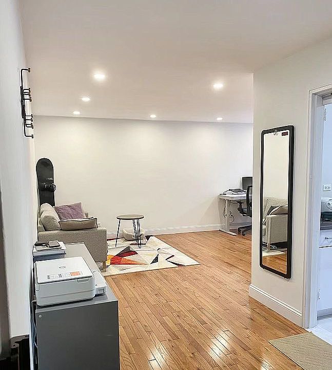 1st image of 2949 137th St APT 1L