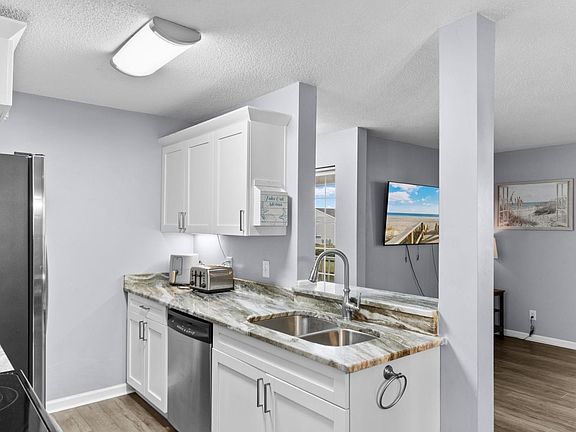 5th image of 2268 Clearwater Dr. #H