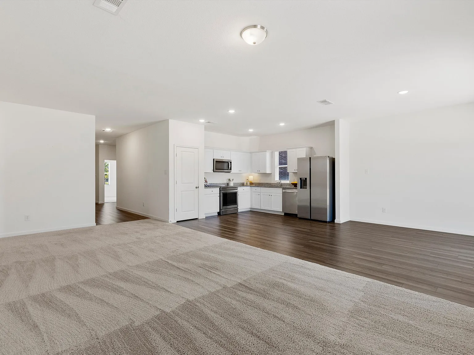 3 bed, 1699 sqft, $1,850 — Photo 2