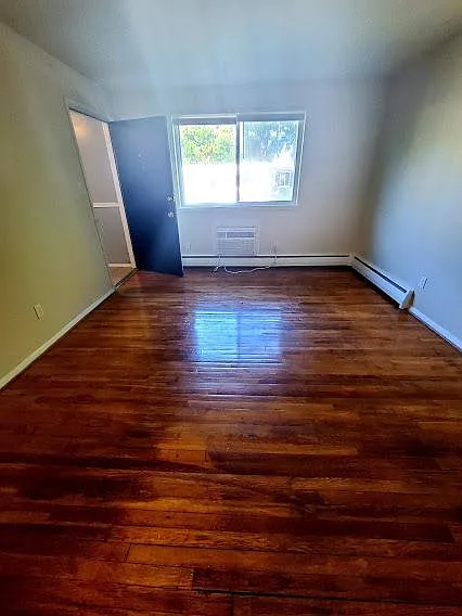 3212 Ellwood Ave — Photo 6