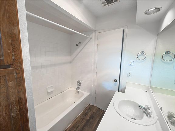 4th image of 4825 Diaz Ave APT 3