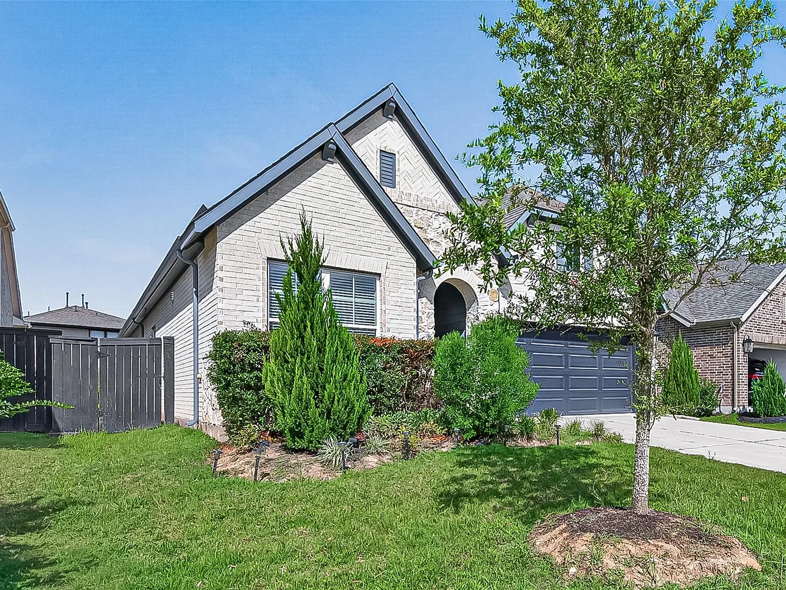 4 bed, 3.0 bath, 1914 sqft, $2,800 — Photo 2