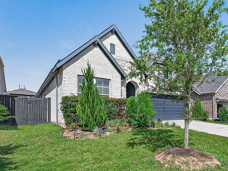 234 Amaranth Way — Photo 2