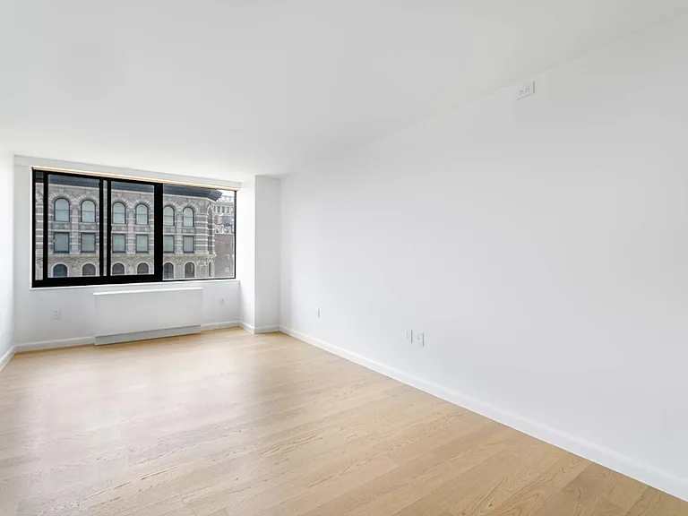 1 Union Sq S #18B — Photo 3