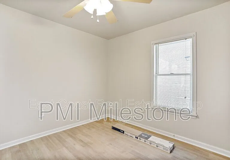 118 S Locust St — Photo 5