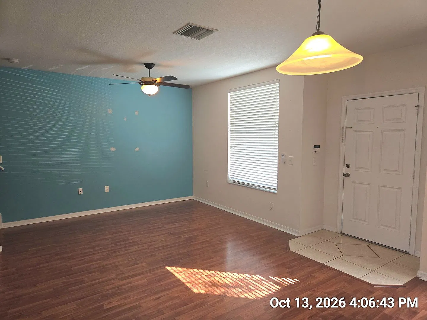 Gated townhome community — Photo 4
