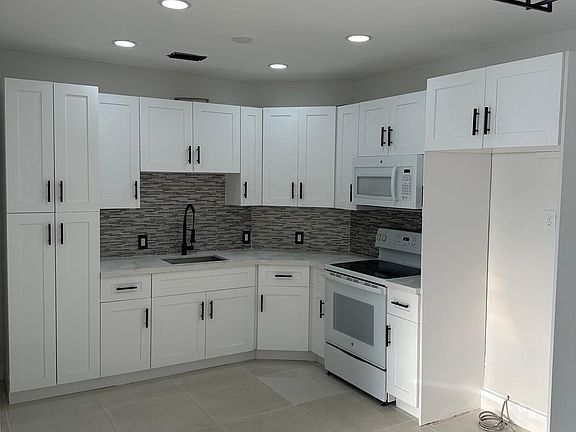 3rd image of 12331 NE 11th Ct