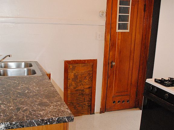 3rd image of 918 N Menard Ave APT 3S