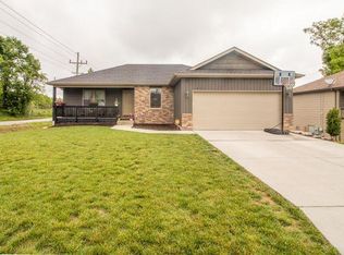 1609 W Robin St, Ozark, MO 65721