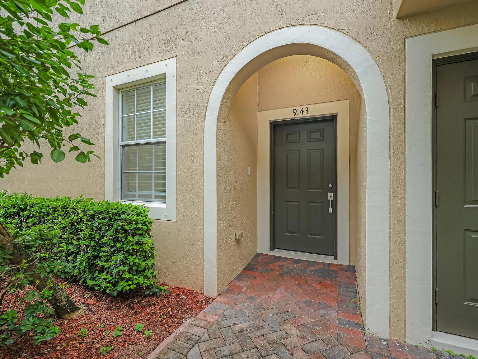 3 bed, 2.0 bath, 1210 sqft, $2,650 — Photo 2