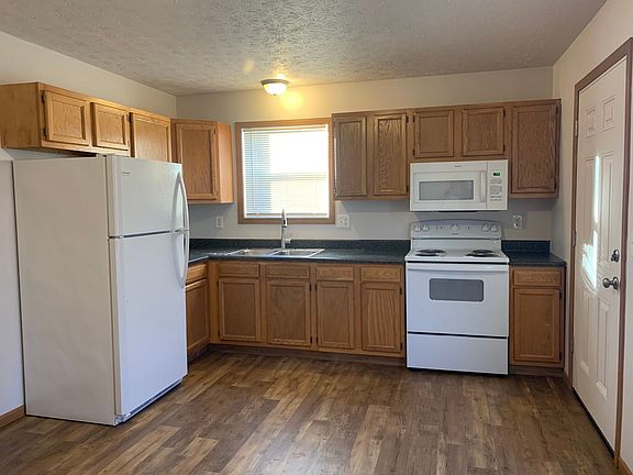 3rd image of 690 W Light St #34