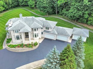 10470 N River Rd, Algonquin, IL 60102