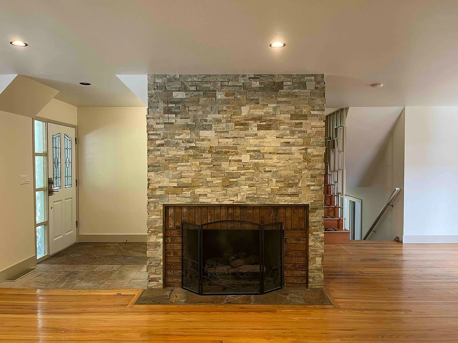 5 bed, 2600 sqft, $4,750 — Photo 4