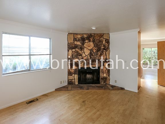 2nd image of 1725 E Imperial Park Ln