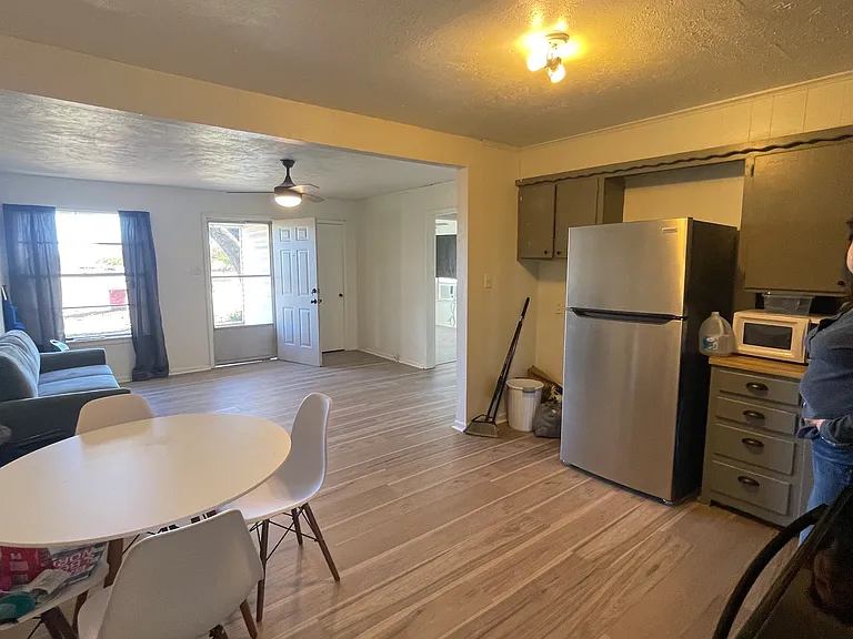 1305 Lynn St — Photo 8
