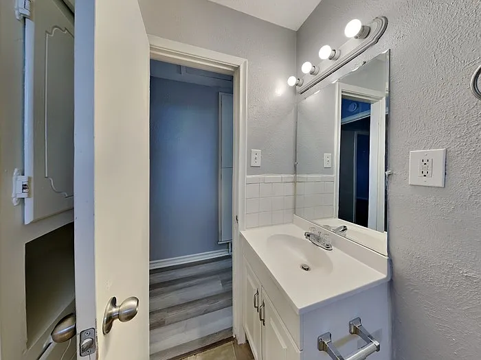 2126 Ridgeway St — Photo 17