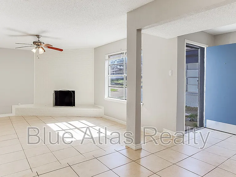 5352 Wonder Dr — Photo 2