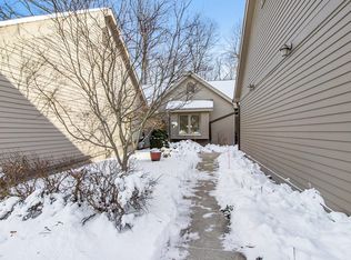4626 Cottonwood Dr, Ann Arbor, MI 48108