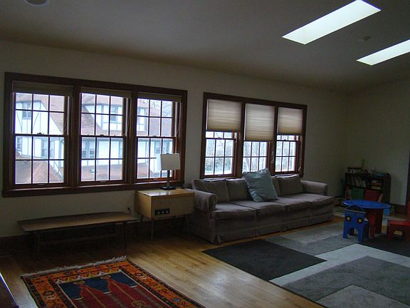 5th image of 103 Crawford Ave