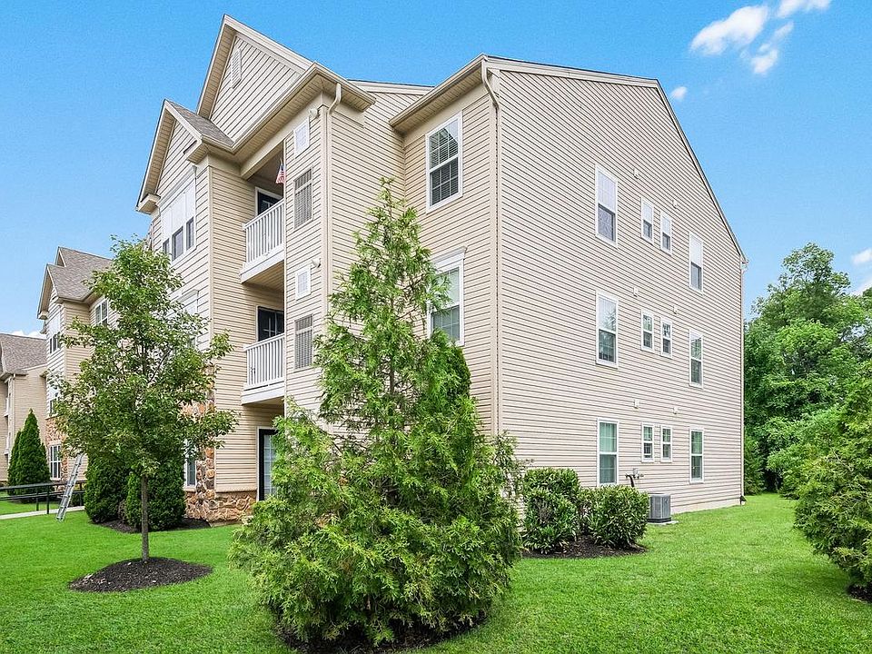 1st image of 1512 Moore St #103