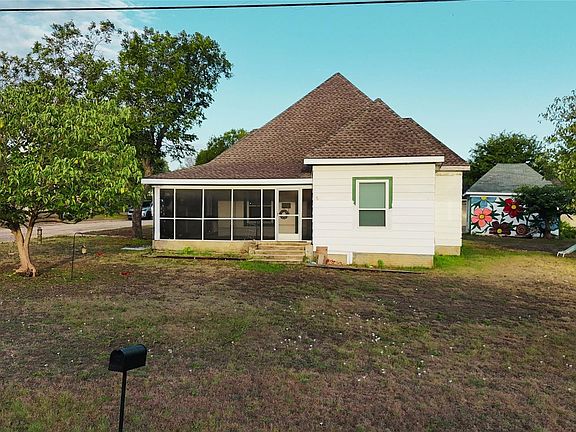 5th image of 202 Willow St