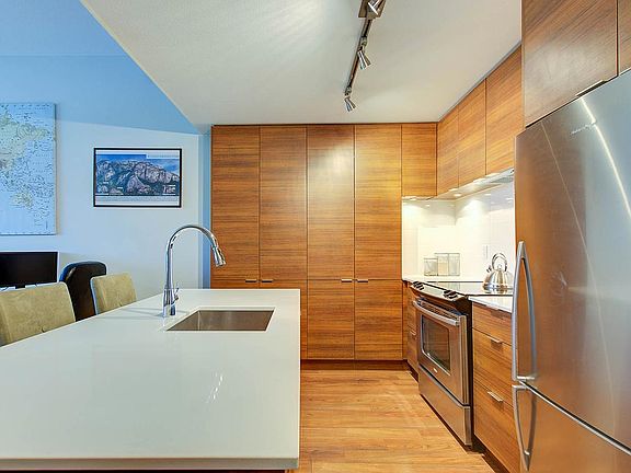 3rd image of 1677 Lloyd Ave #506
