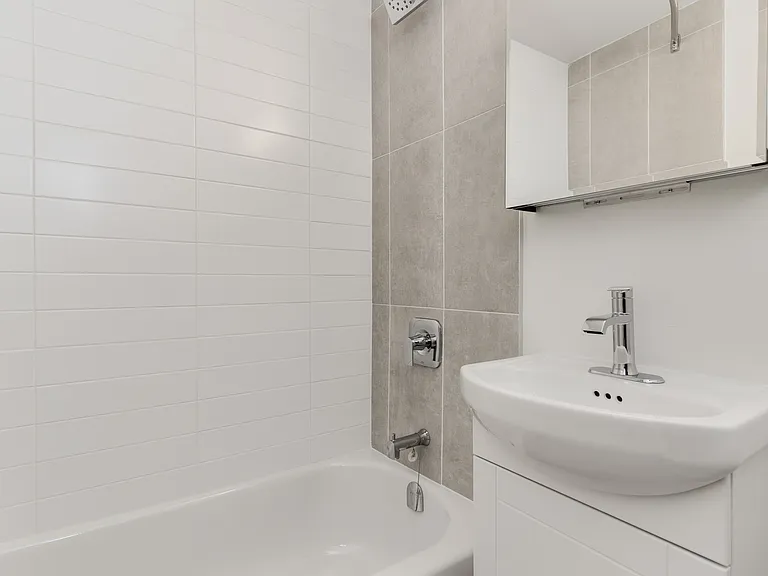 1220 Bayview Ave — Photo 20