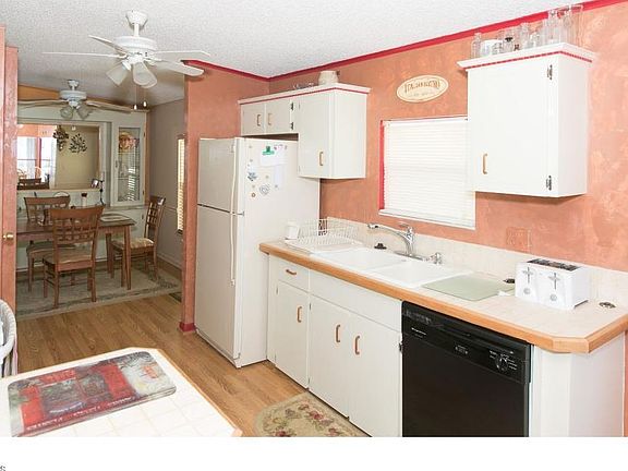 3rd image of 507 Egret Cir