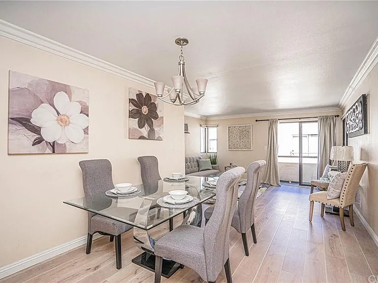 435 S Virgil Ave #320 — Photo 16