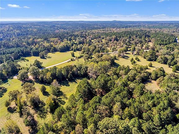 5th image of 218 Mill Creek Ln