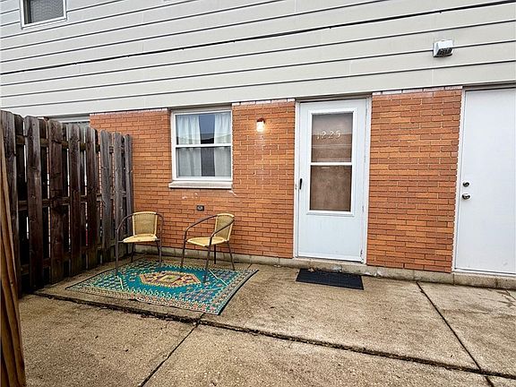 3rd image of 1225 Vester Ave