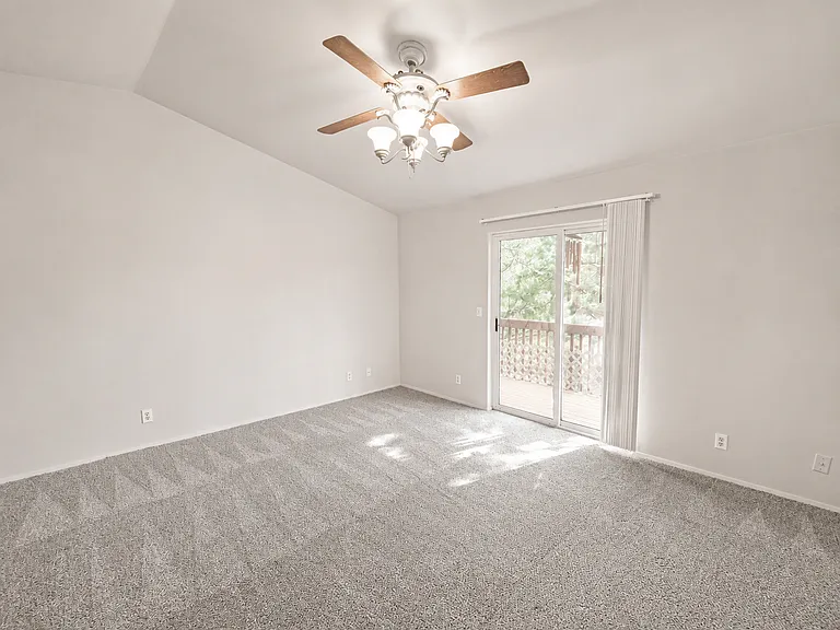 2950 NE Nikki Ct #D — Photo 15