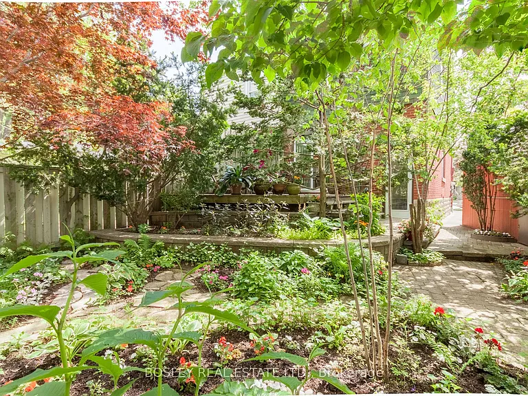 22 Martin Cres — Photo 40