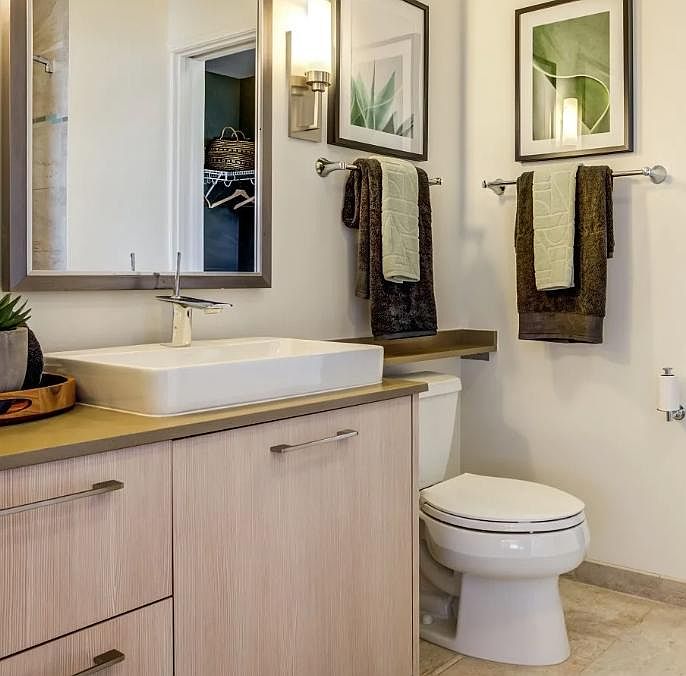 2nd image of 366 W Hubbard St #2210
